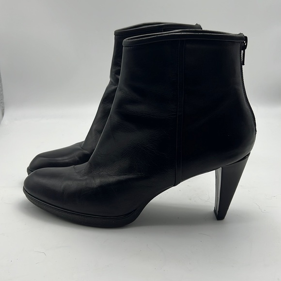 Stuart Weitzman Shoes - Stuart Weitzman Black Leather Ankle Booties